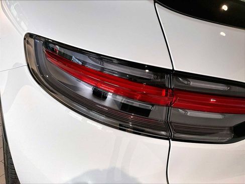 New 2026 Porsche Macan image 31