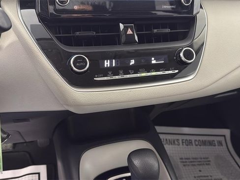 Used 2022 Toyota Corolla LE image 21