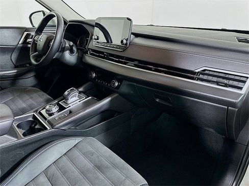 Used 2023 Mitsubishi Outlander SE image 27