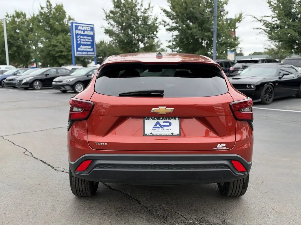 Used 2024 Chevrolet Trax LS w/ LS Convenience Package FWD image 5