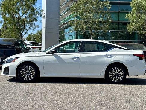 Used 2025 Nissan Altima 2.5 SV FWD image 7