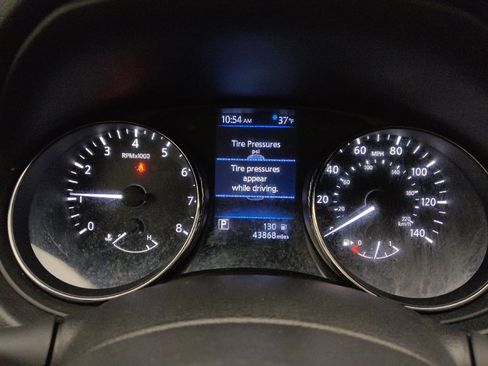 Used 2020 Nissan Rogue SV image 23