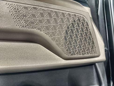 Used 2025 Kia Carnival image 20