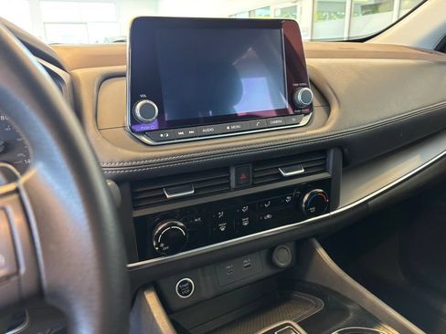 Used 2023 Nissan Rogue S AWD/4WD image 18