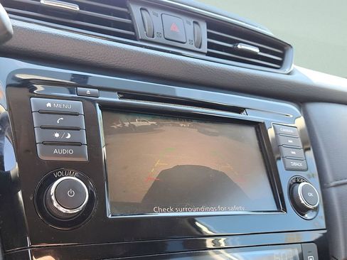 Used 2018 Nissan Rogue SV image 22