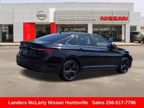 Used 2023 Volkswagen Jetta SE FWD image 3