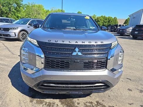 Used 2022 Mitsubishi Outlander SE AWD/4WD image 2