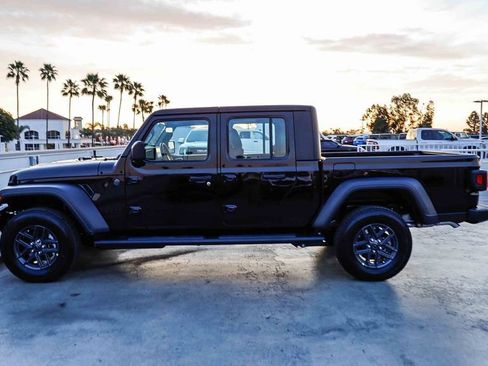 New 2026 Jeep Gladiator Sport image 14