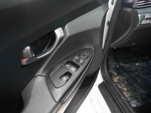 Used 2019 Hyundai Veloster 2.0 Premium image 7