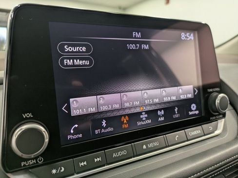 Used 2023 Nissan Rogue SV image 11