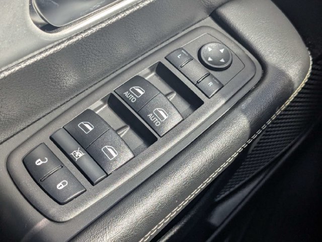 Used 2023 Chrysler Pacifica Touring-L w/ S Appearance Package FWD image 23