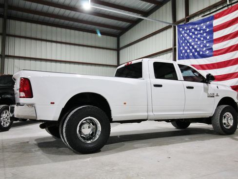 Used 2018 RAM 3500 Tradesman w/ Chrome Appearance Group image 11