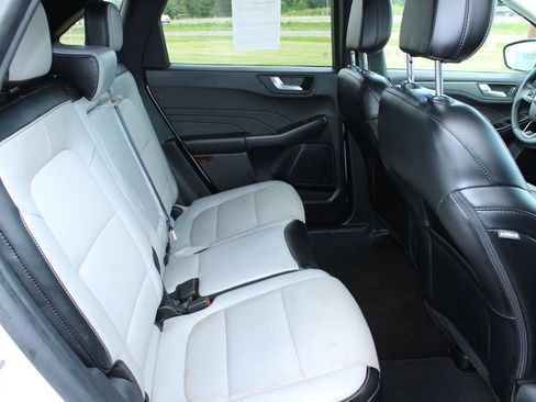 Used 2024 Ford Escape SE FWD image 17