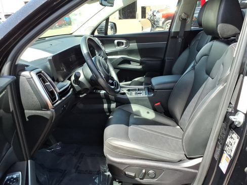 Used 2024 Kia Sorento EX AWD/4WD image 13