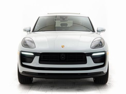 New 2025 Porsche Macan image 32