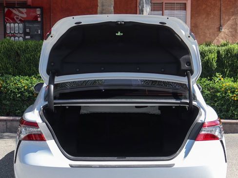 Used 2021 Toyota Camry XSE FWD image 10