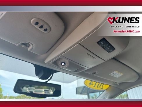 Used 2014 Chrysler Town & Country Touring-L FWD image 29