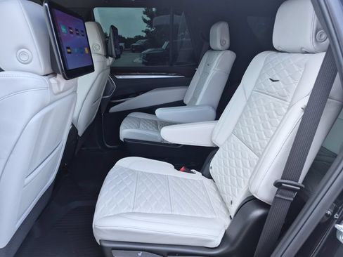 Certified 2026 Cadillac Escalade Platinum Sport w/ LPO, Floor Liner Package AWD/4WD image 41