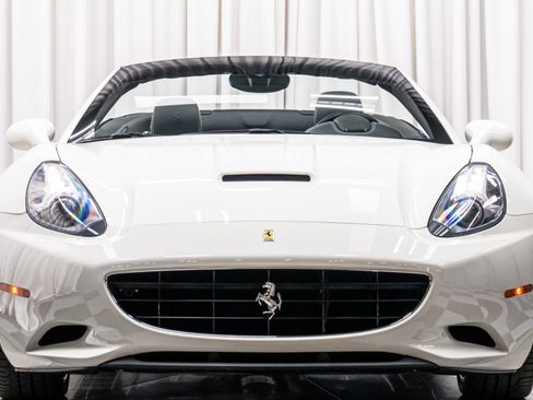 Used 2014 Ferrari California image 4