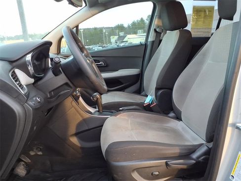 Used 2021 Chevrolet Trax LS w/ Tint and Cruise Package image 19