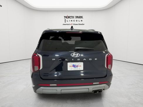 Used 2023 Hyundai Palisade Limited FWD image 4
