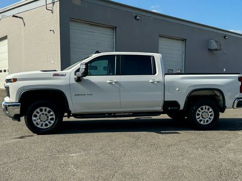 Used 2024 Chevrolet Silverado 2500 LT AWD/4WD image 6