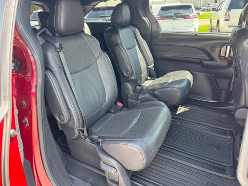 Used 2025 Toyota Sienna Limited AWD/4WD image 18