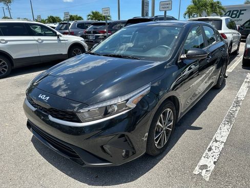 Used 2024 Kia Forte LXS w/ LXS Technology Package FWD image 2