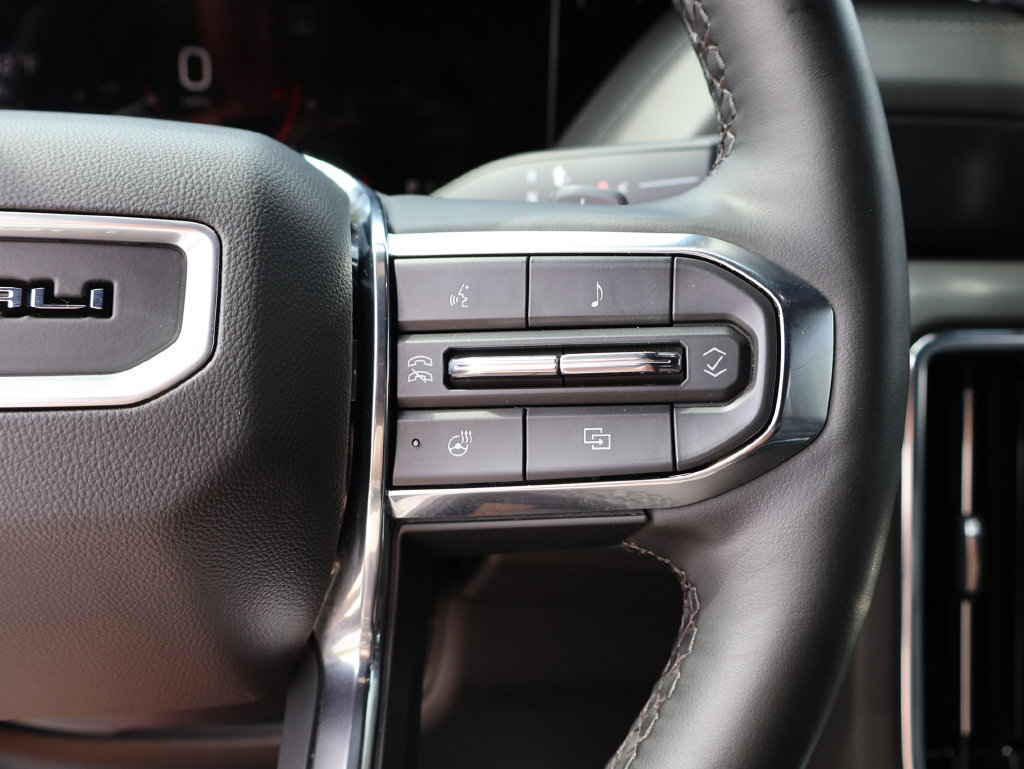 Used 2025 GMC Yukon Denali AWD/4WD image 28