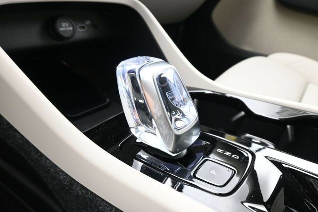 New 2026 Volvo XC40 B5 Ultra w/ Protection Package Premier AWD/4WD image 12