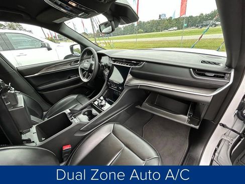 Used 2024 Jeep Grand Cherokee Limited image 25