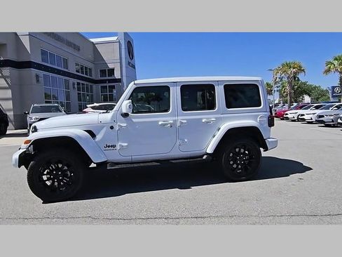 Used 2023 Jeep Wrangler Unlimited Sahara AWD/4WD image 17