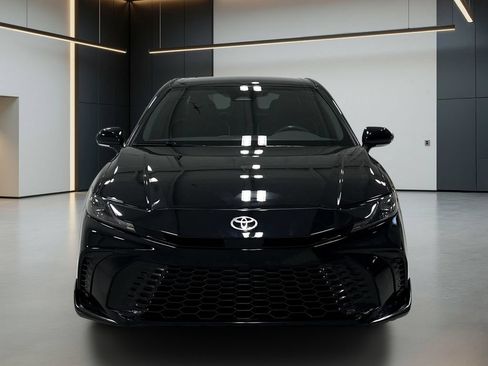 Used 2025 Toyota Camry SE FWD image 9