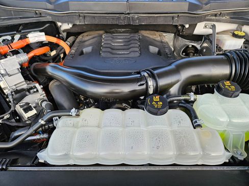 Used 2023 Ford F150 Lariat w/ Trailer Tow Package image 37