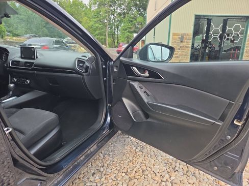 Used 2015 MAZDA MAZDA3 i Touring w/ Technology Package FWD image 19