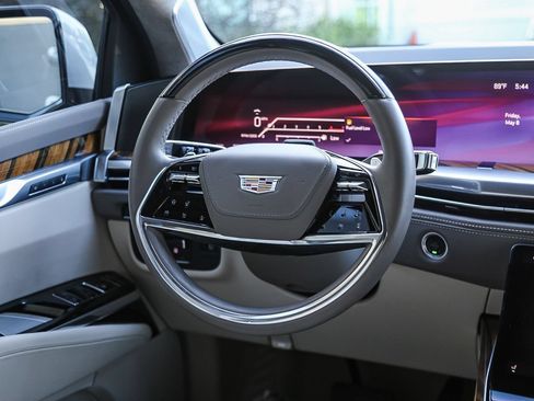 Used 2025 Cadillac Escalade ESV Sport Platinum w/ LPO, Floor Liner Package AWD/4WD image 14