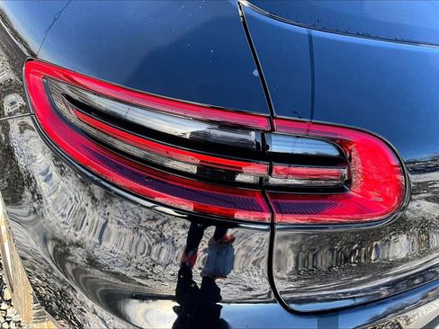 Used 2018 Porsche Macan image 26
