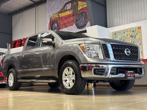 Used 2019 Nissan Titan SV AWD/4WD image 35