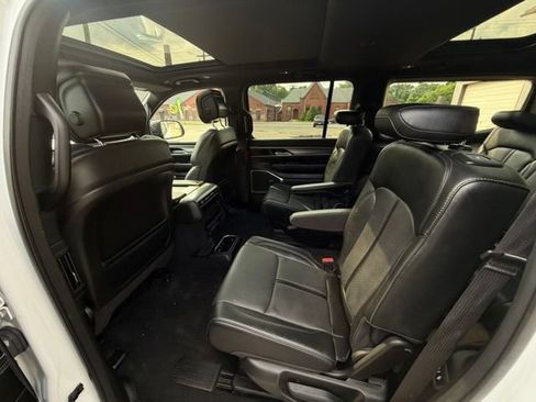Used 2023 Jeep Wagoneer Series II AWD/4WD image 15