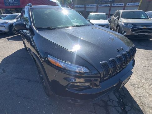 Used 2015 Jeep Cherokee Latitude w/ Comfort/Convenience Group AWD/4WD image 3
