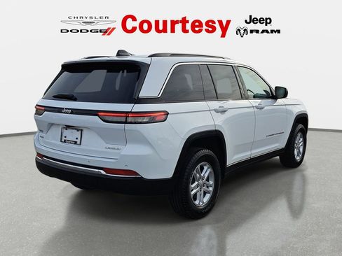 Used 2025 Jeep Grand Cherokee Laredo w/ Luxury Tech Group I image 8