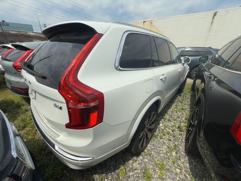 Certified 2023 Volvo XC90 B6 Ultimate w/ Lounge Package image 5