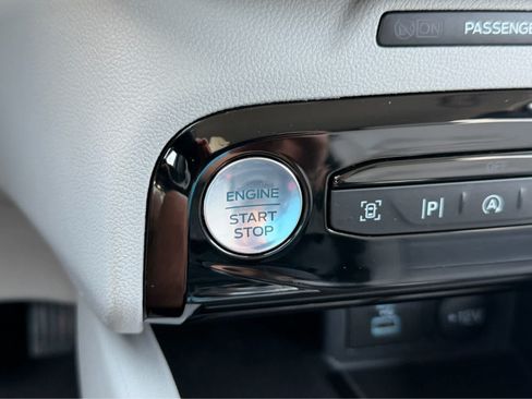 Used 2023 Ford Escape Platinum AWD/4WD image 29