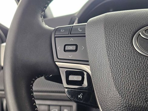 Used 2025 Toyota Camry SE image 27