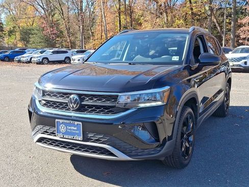 Certified 2024 Volkswagen Taos SE w/ Black Wheel Package image 4