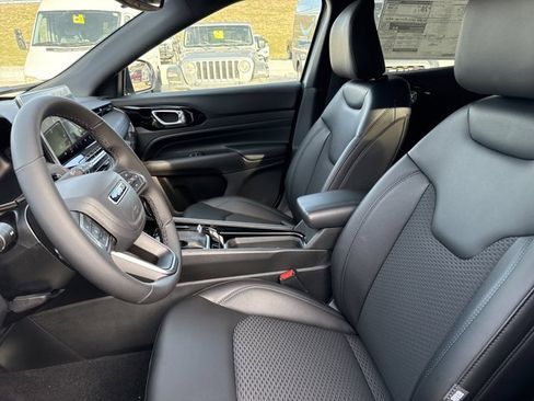 New 2026 Jeep Compass Latitude image 5