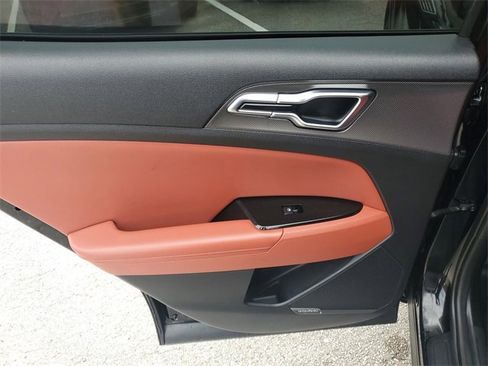 Used 2023 Kia Sportage SX image 11