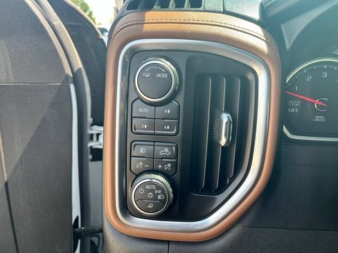 Used 2020 Chevrolet Silverado 1500 High Country AWD/4WD image 16