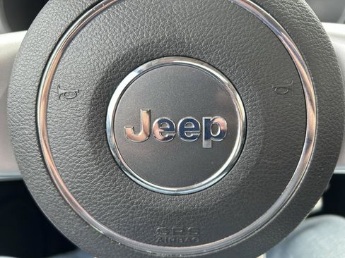 Used 2015 Jeep Compass High Altitude FWD image 17