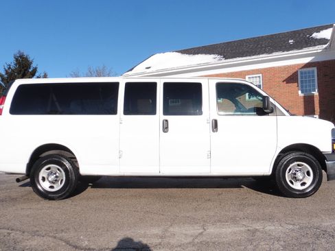 Used 2020 Chevrolet Express 3500 LT w/ LT Preferred Equipment Group image 17